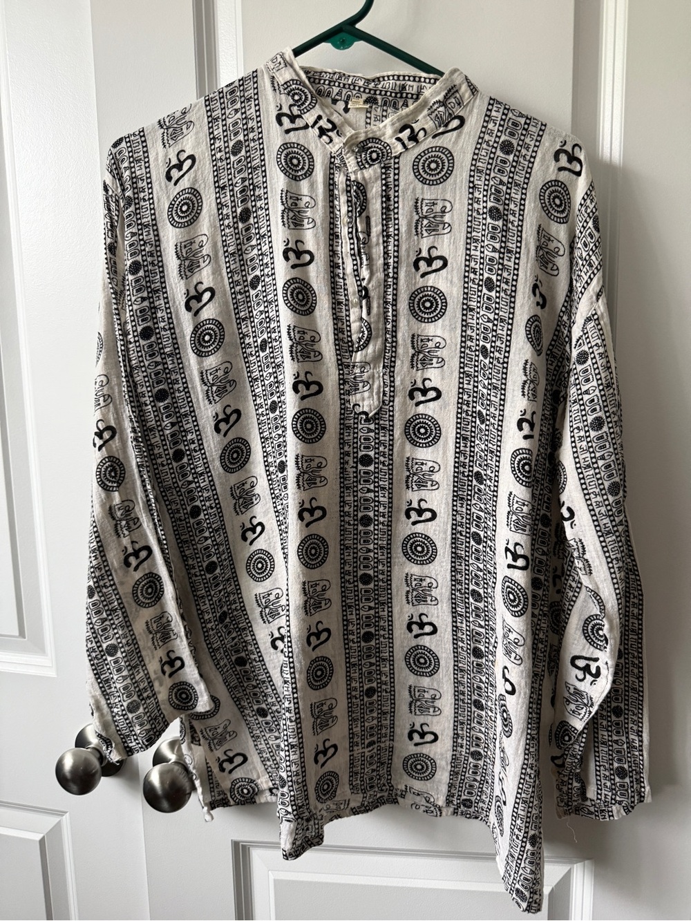 Men's Black & White Printed Henley Pullover Shirt